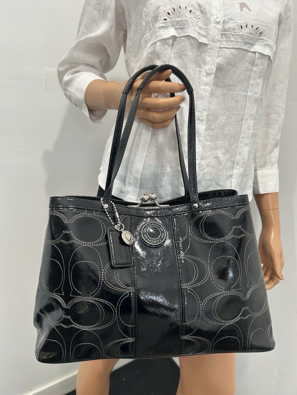 Coach Black Patent Leather Signature C Bag Charms Kisslock F19215